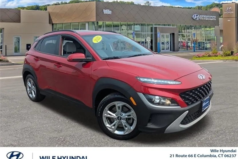 2022 Hyundai Kona SEL photo 1