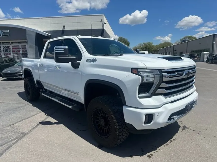 2024 Chevrolet Silverado 2500HD High Country photo 1