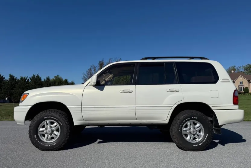 2000 Lexus LX 470 Base photo 1