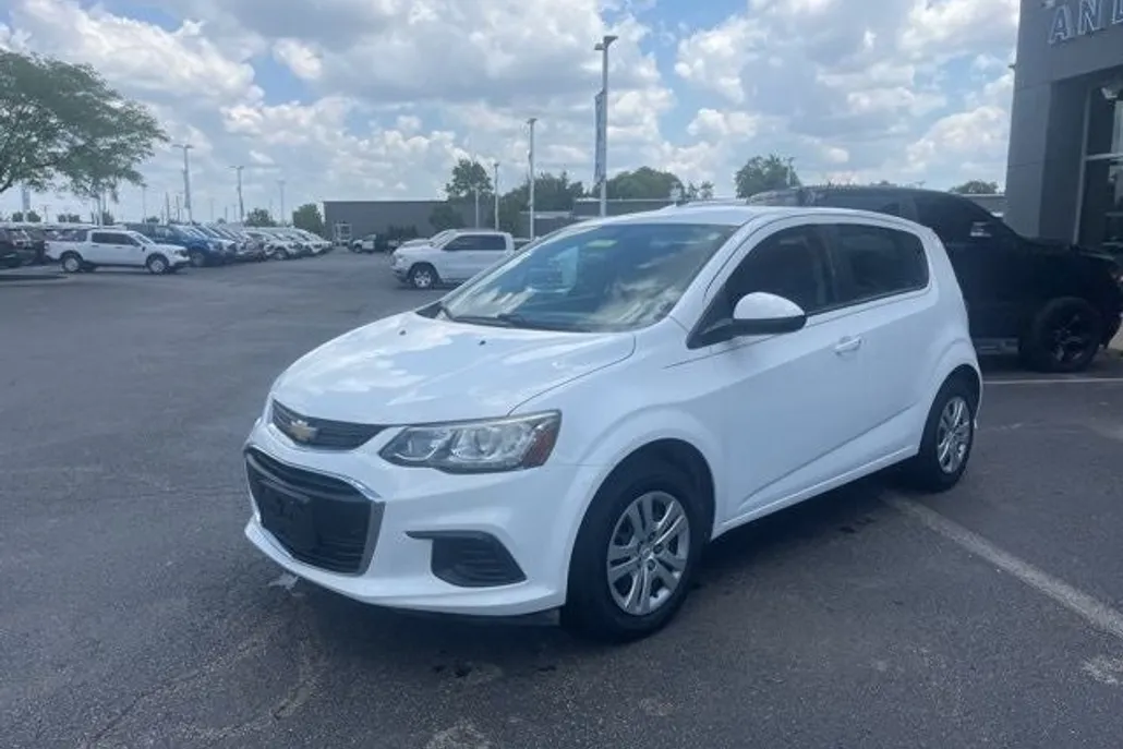 2017 Chevrolet Sonic LT photo 1