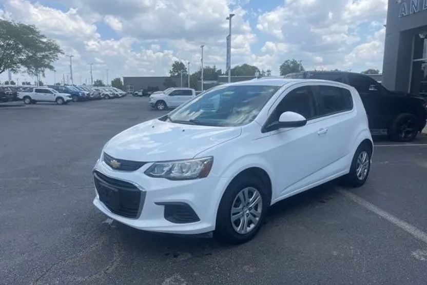 2017 Chevrolet Sonic LT photo 1
