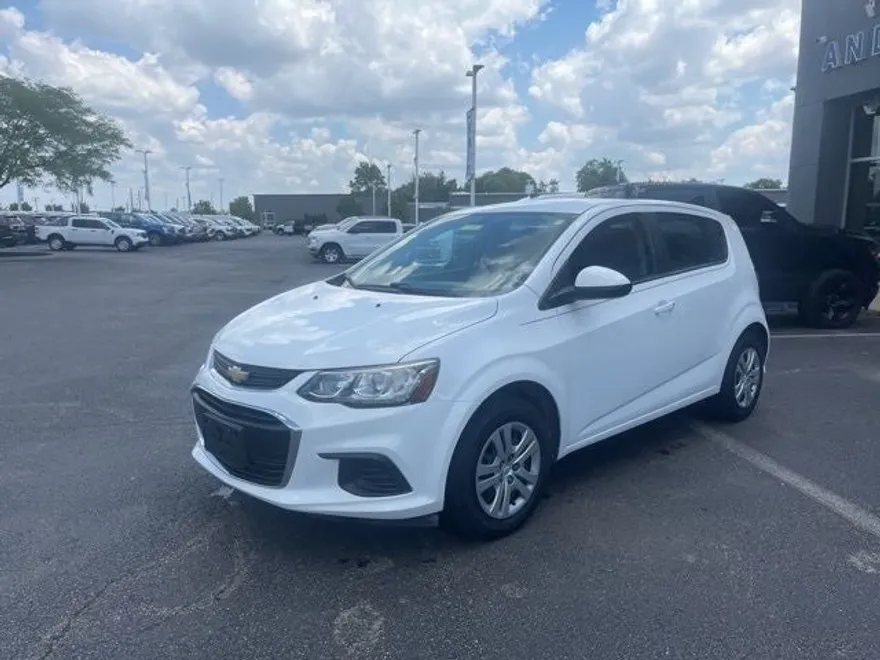 2017 Chevrolet Sonic LT photo 1