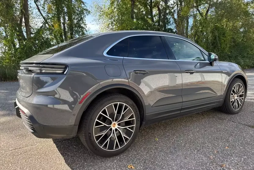 2025 Porsche Macan Electric 4 photo 1