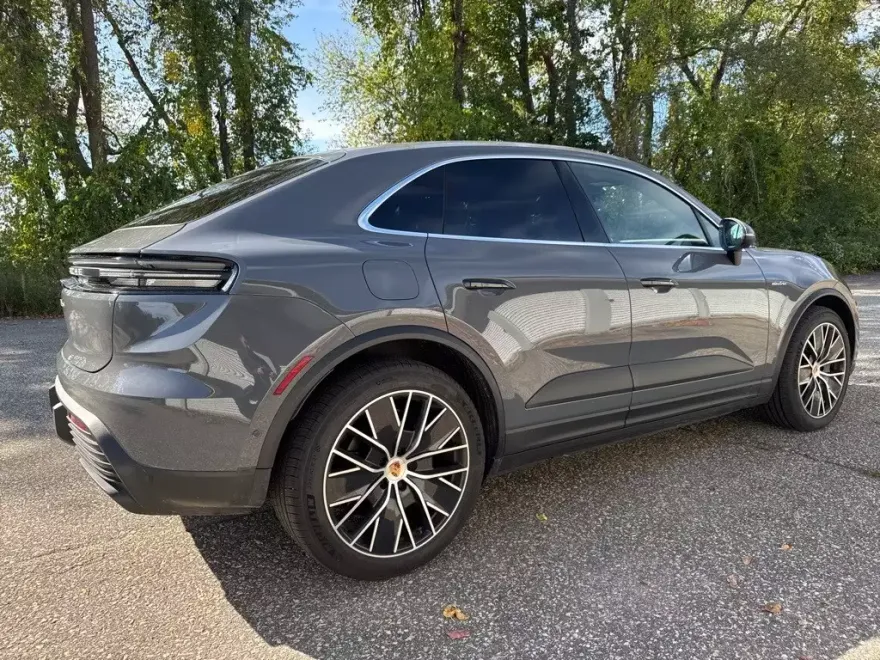 2025 Porsche Macan Electric 4 photo 1