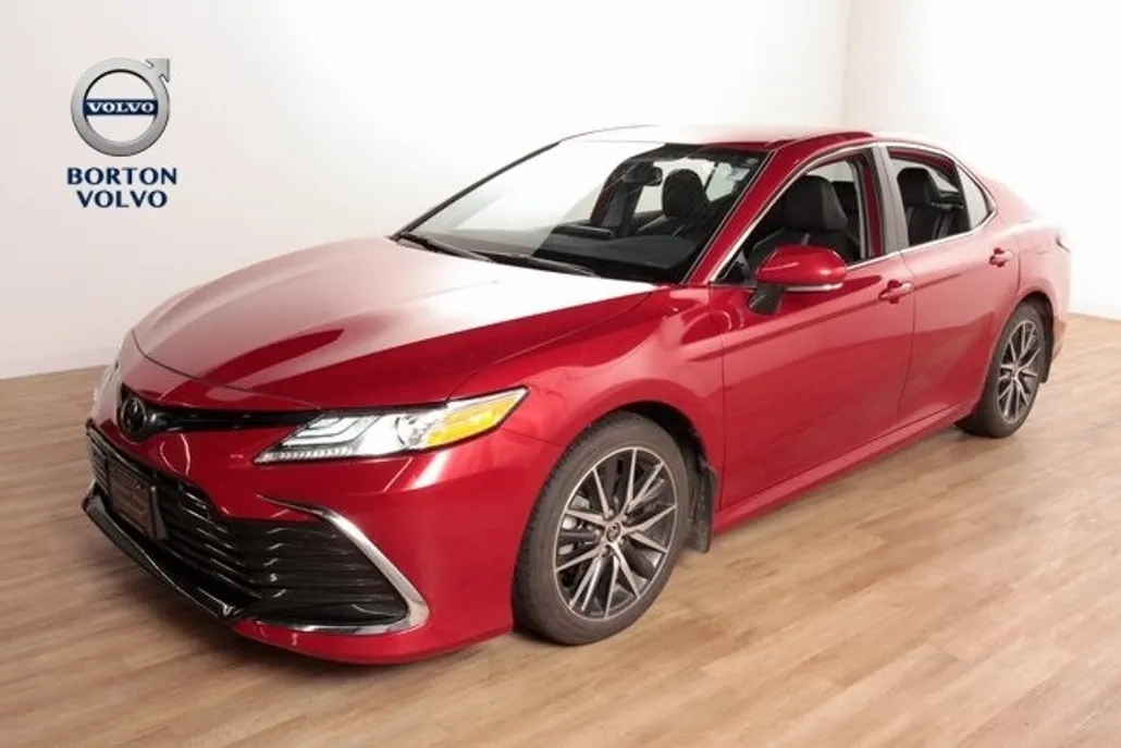 2023 Toyota Camry XLE photo 1