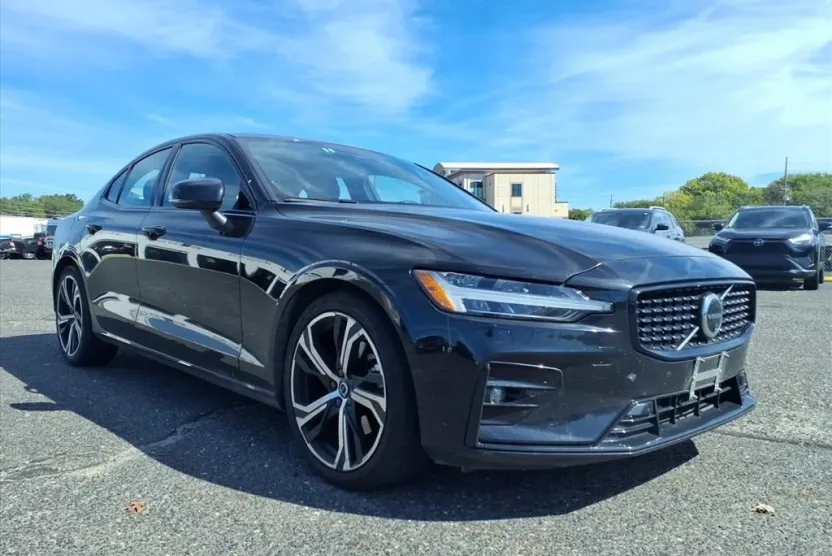 2024 Volvo S60 Plus photo 1