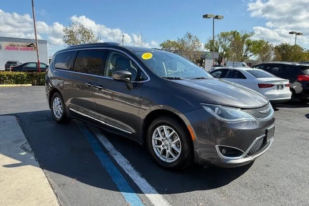 2020 Chrysler Pacifica Touring L photo 1