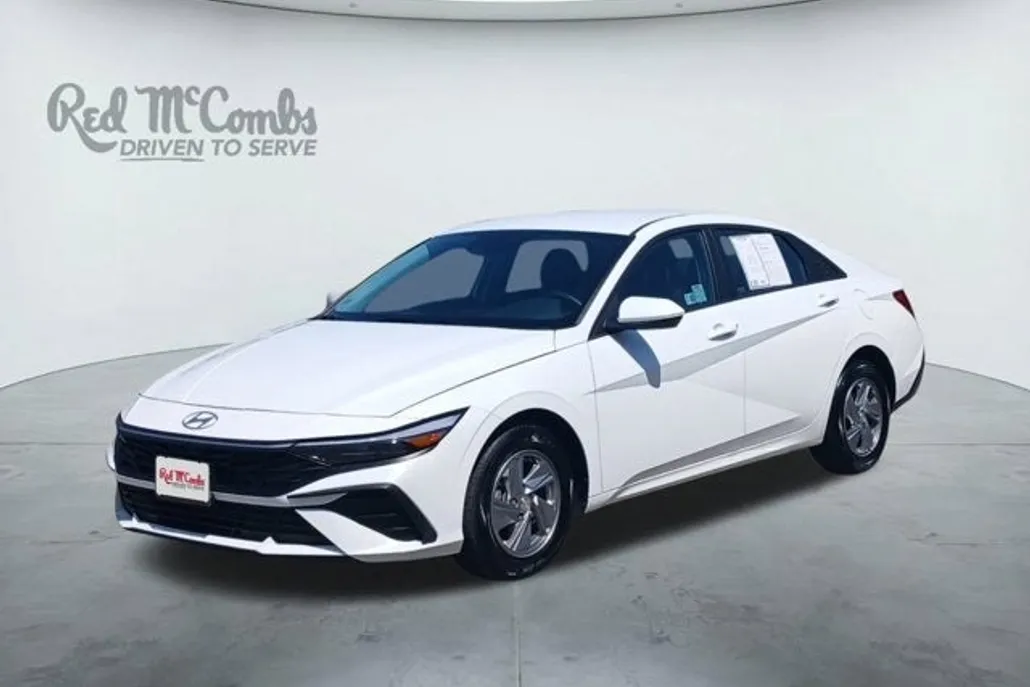 2024 Hyundai Elantra SE photo 1