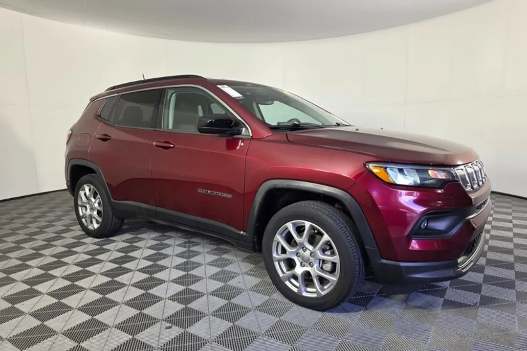 2022 Jeep Compass Latitude Lux photo 1