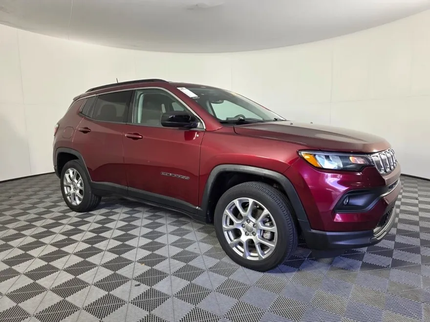 2022 Jeep Compass Latitude Lux photo 1