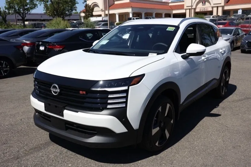 2025 Nissan Kicks SR photo 1
