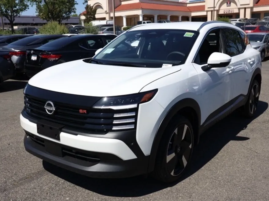 2025 Nissan Kicks SR photo 1
