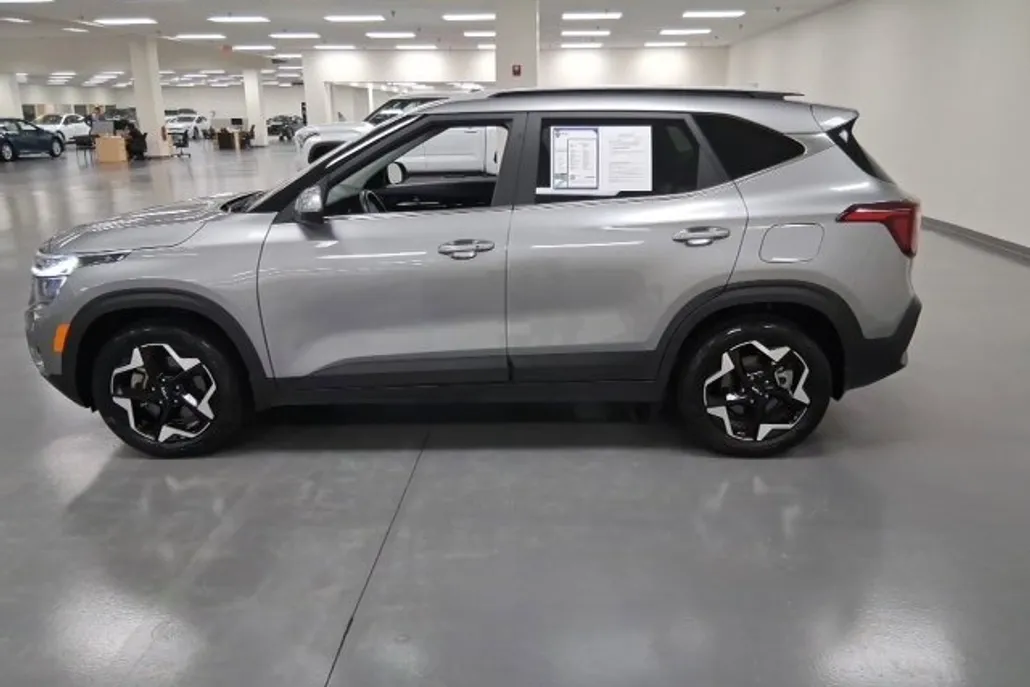 2024 Kia Seltos EX photo 1