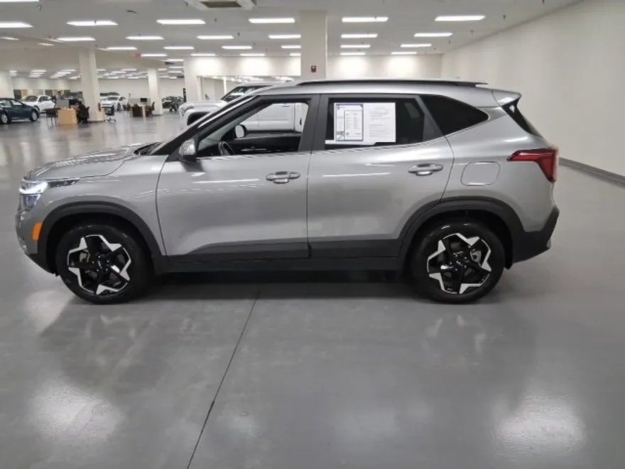 2024 Kia Seltos EX photo 1