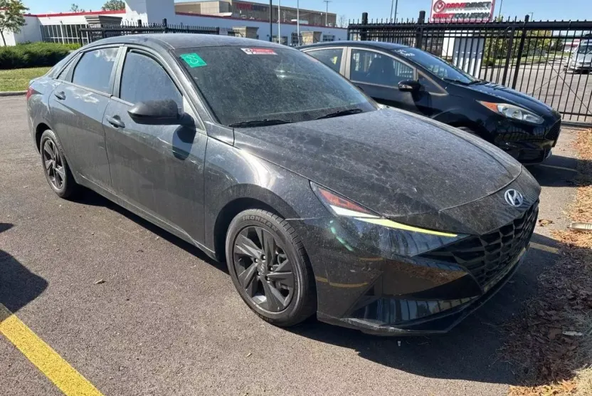 2022 Hyundai Elantra SEL photo 1