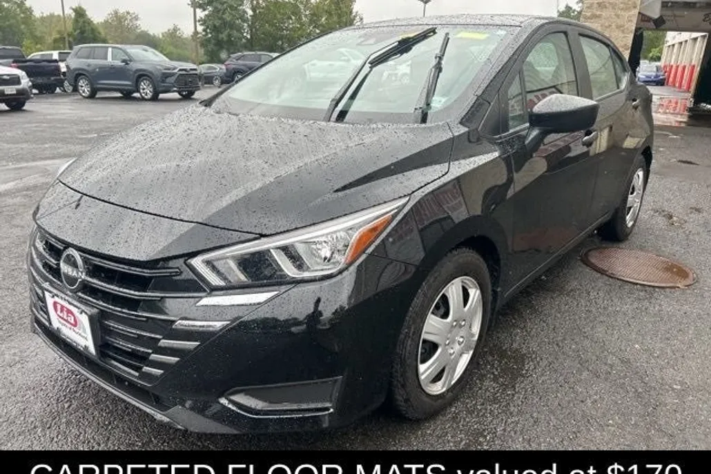 2023 Nissan Versa 1.6 S photo 1