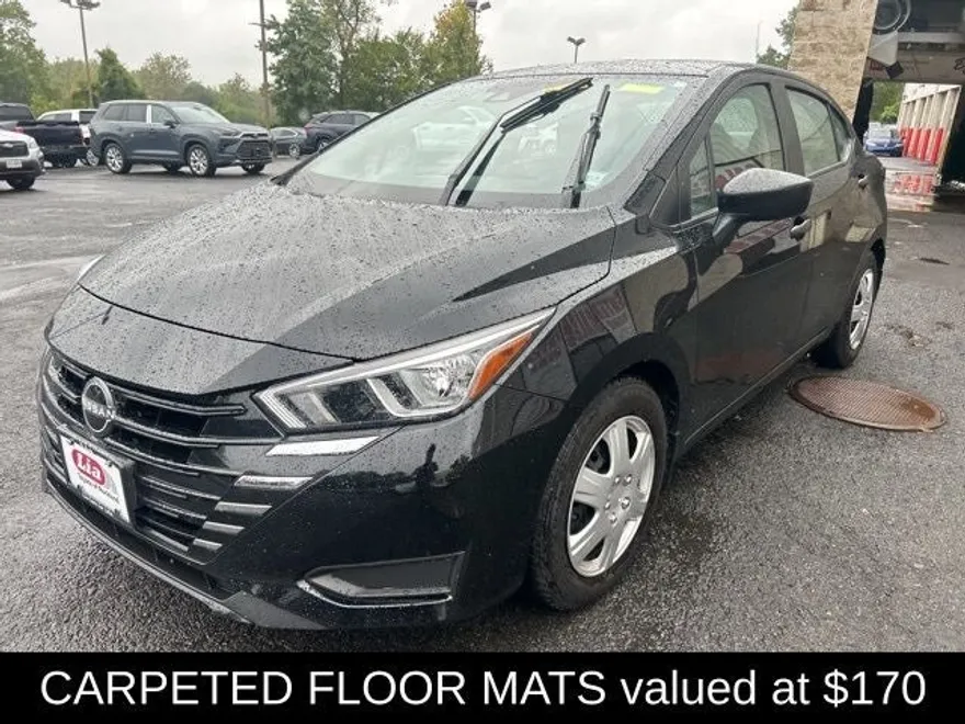 2023 Nissan Versa 1.6 S photo 1