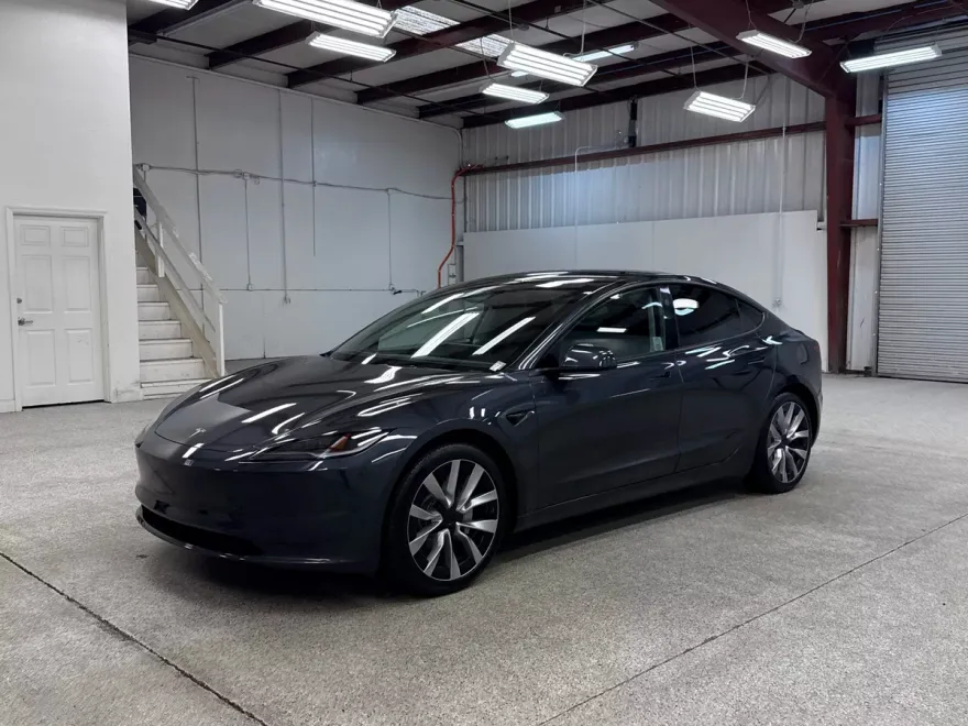 2024 Tesla Model 3 photo 1
