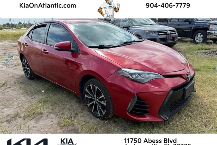 2017 Toyota Corolla SE photo 1