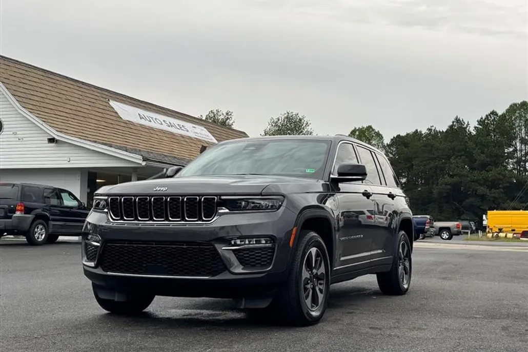 2023 Jeep Cherokee 4xe photo 1