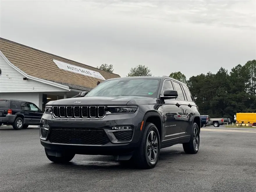 2023 Jeep Cherokee 4xe photo 1