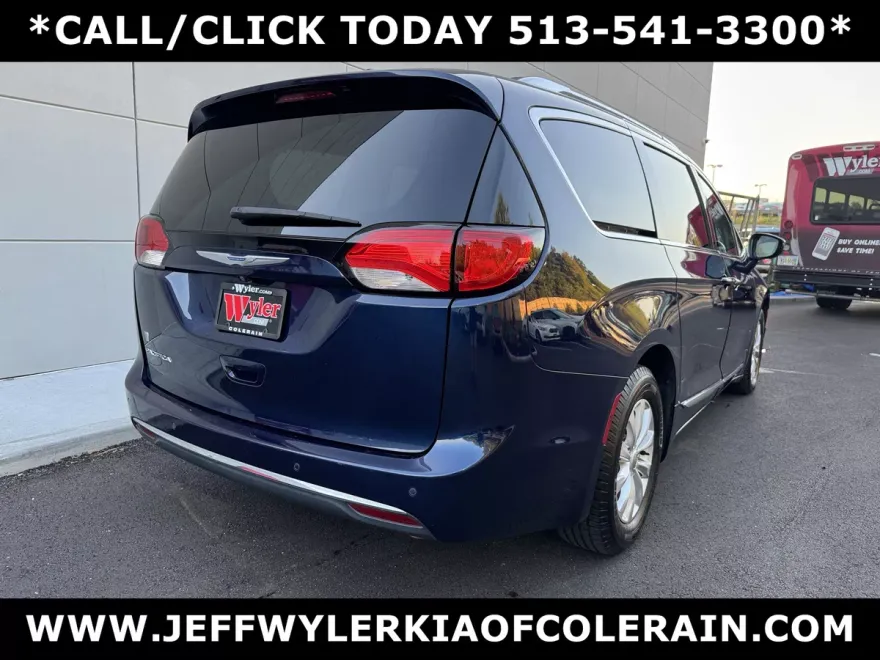 2018 Chrysler Pacifica Touring L photo 1