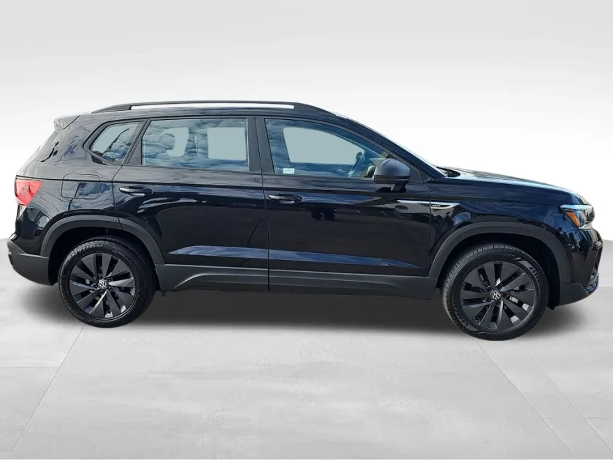 2024 Volkswagen Taos S photo 1