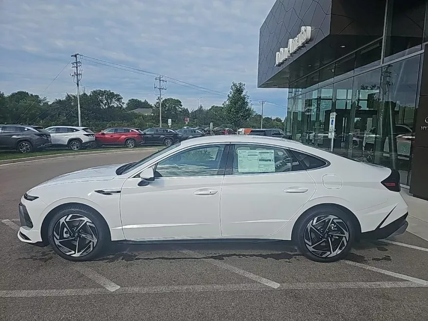 2026 Hyundai Sonata SEL Sport photo 2