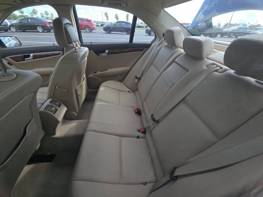 2011 Mercedes Benz C 300 Luxury 4MATIC photo 1