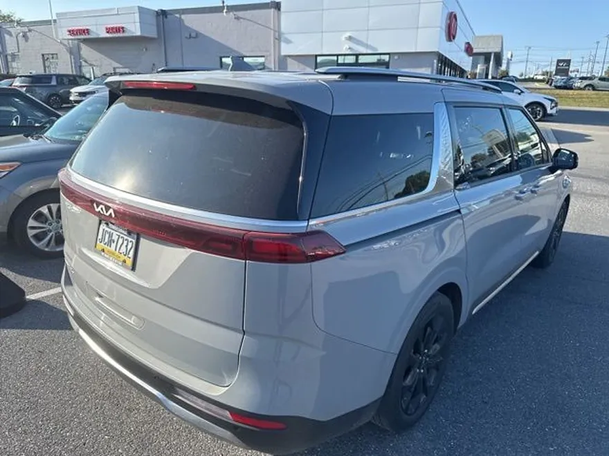 2024 Kia Carnival SX photo 2