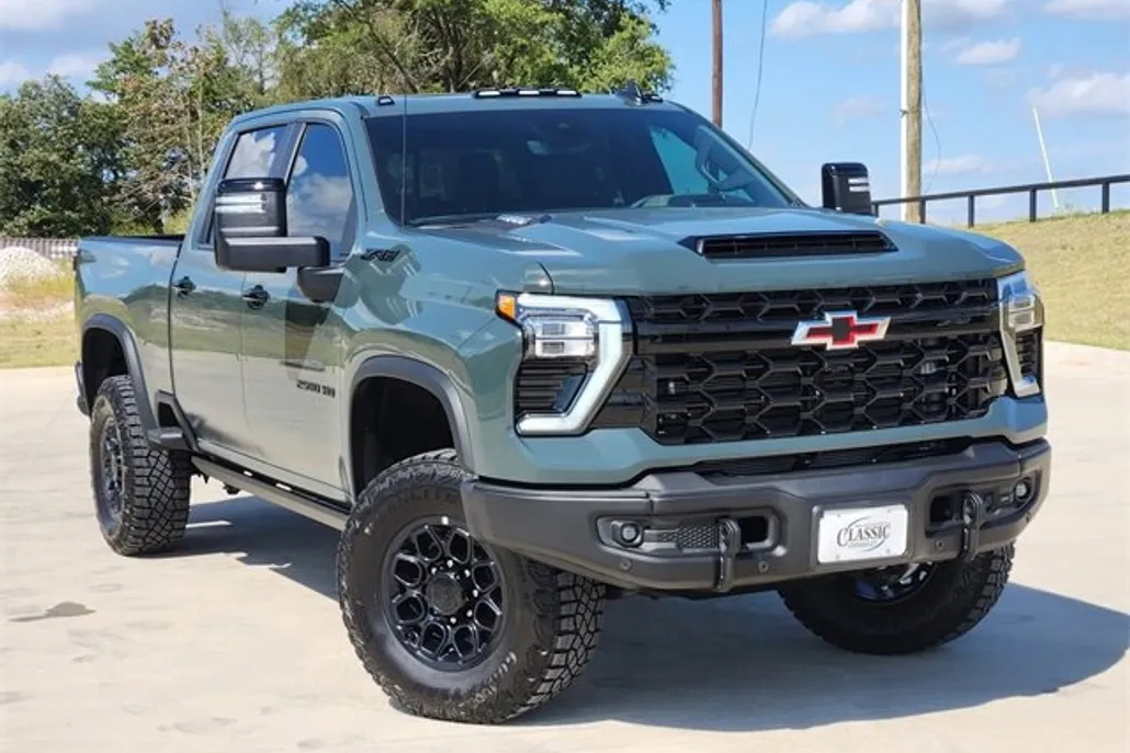 2026 Chevrolet Silverado 2500HD ZR2 photo 1
