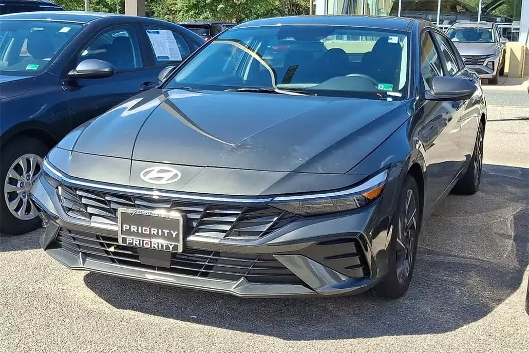 2024 Hyundai Elantra SEL Convenience photo 1