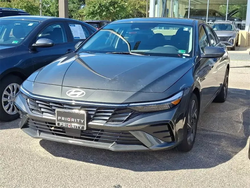 2024 Hyundai Elantra SEL Convenience photo 1