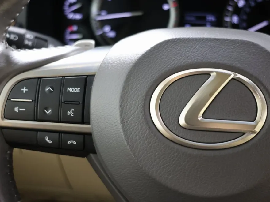 2017 Lexus LX 570 photo 24
