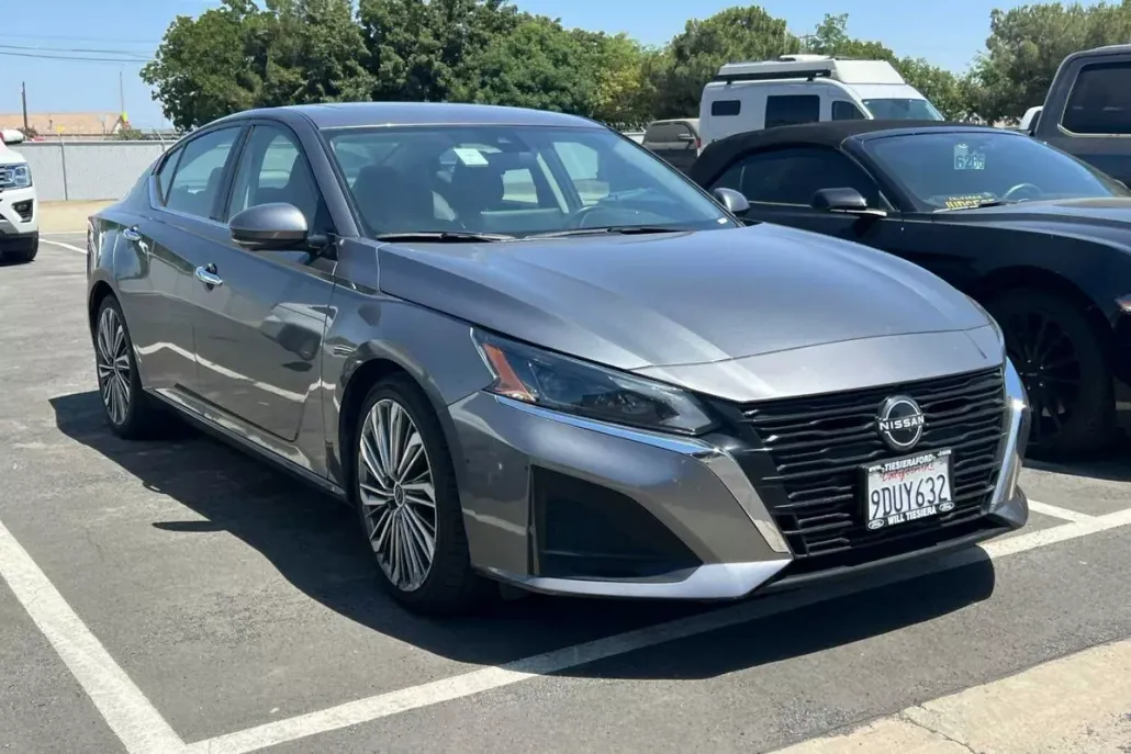 2023 Nissan Altima 2.5 SL photo 1