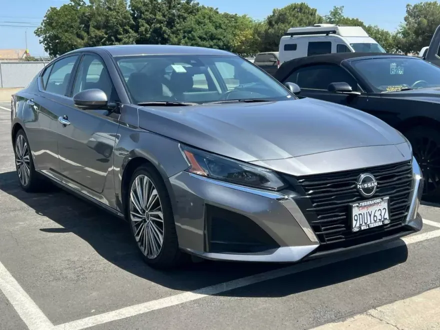 2023 Nissan Altima 2.5 SL photo 1