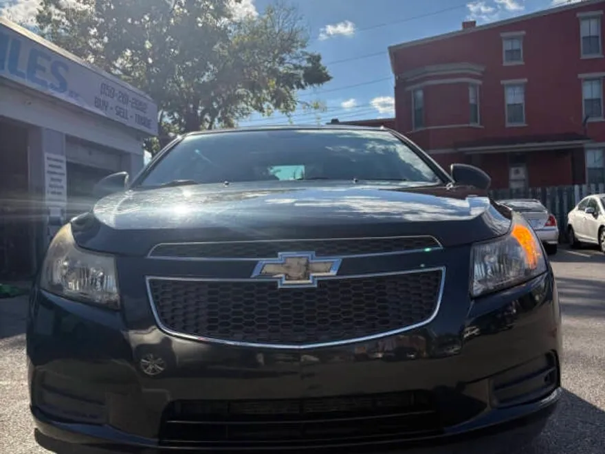 2014 Chevrolet Cruze LS photo 1