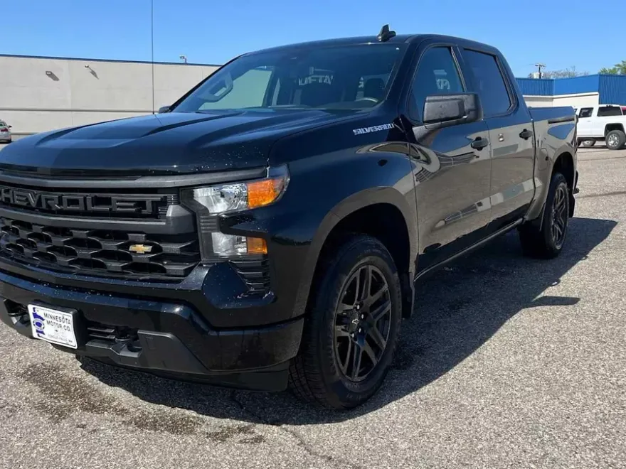 2023 Chevrolet Silverado 1500 Custom photo 1