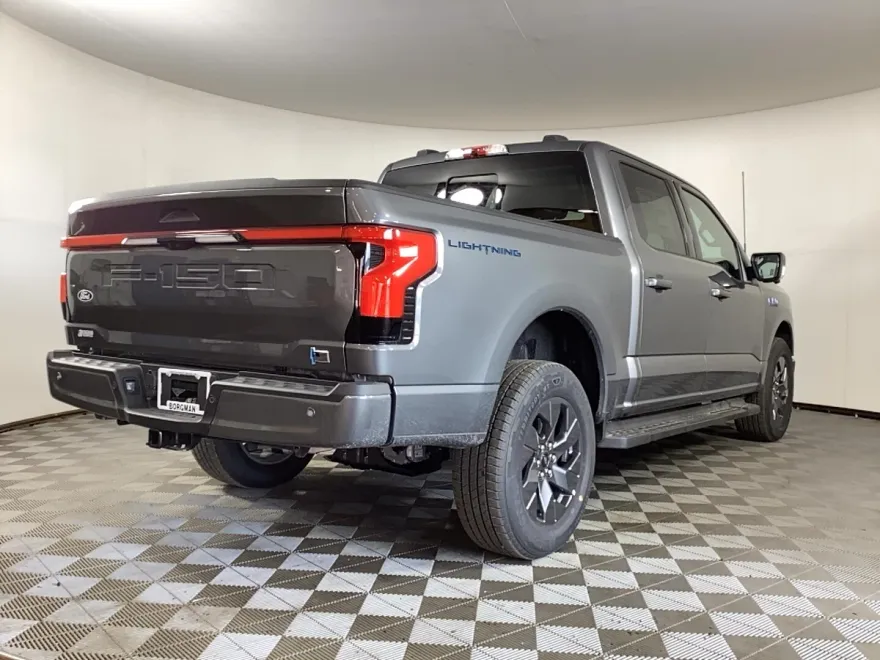 2025 Ford F-150 Lightning Lariat photo 1