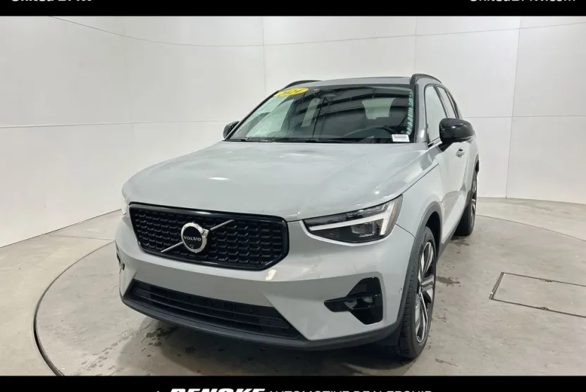 2024 Volvo XC40 Ultimate photo 1