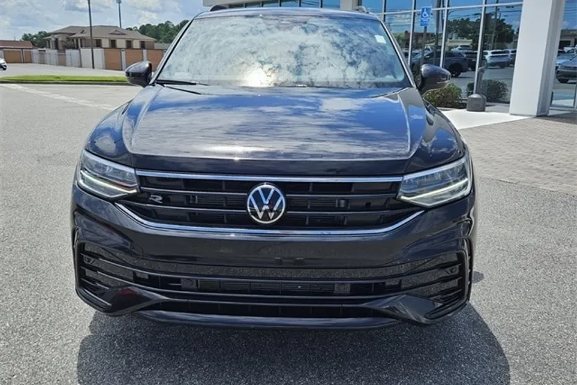 2024 Volkswagen Tiguan SE R-Line Black photo 1
