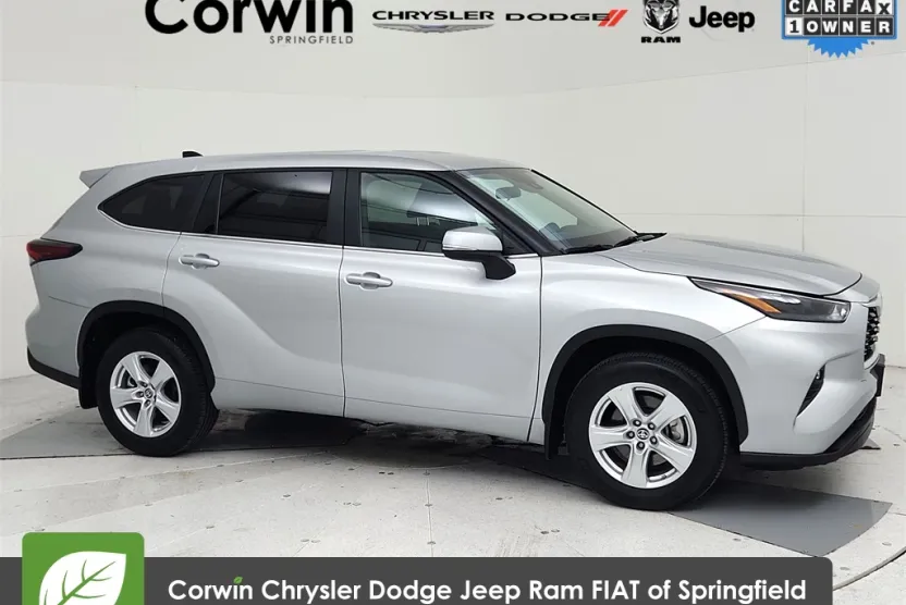 2024 Toyota Highlander LE photo 1