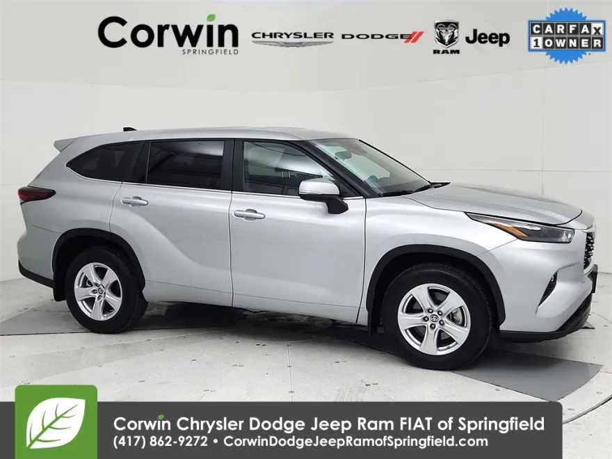 2024 Toyota Highlander LE photo 1