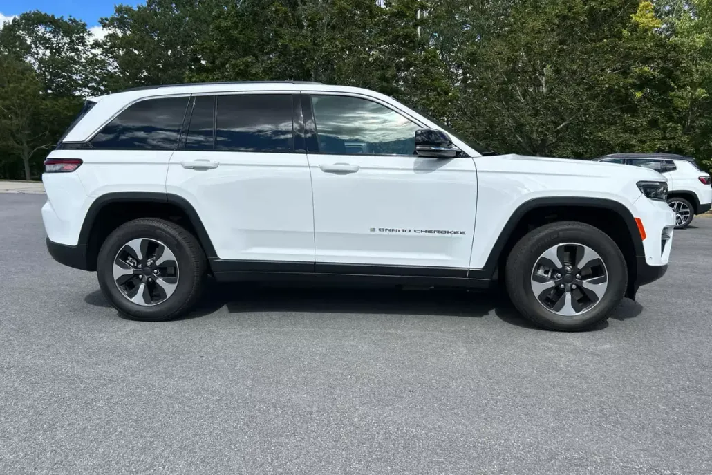 2023 Jeep Cherokee 4xe Base photo 1