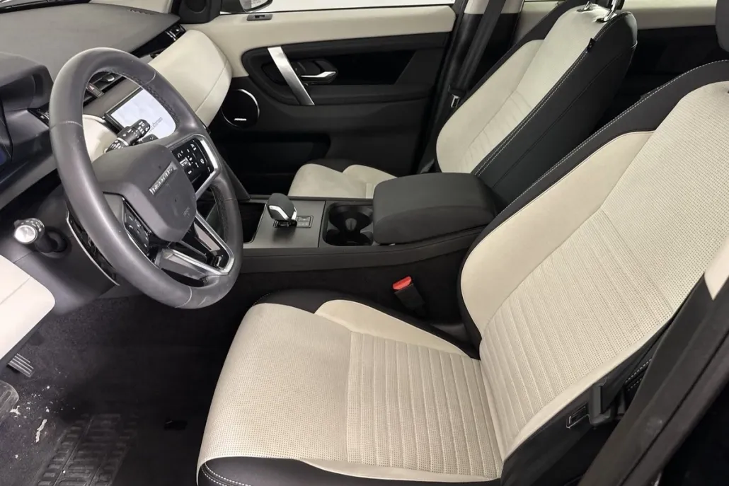 2024 Land Rover Discovery Sport S photo 1