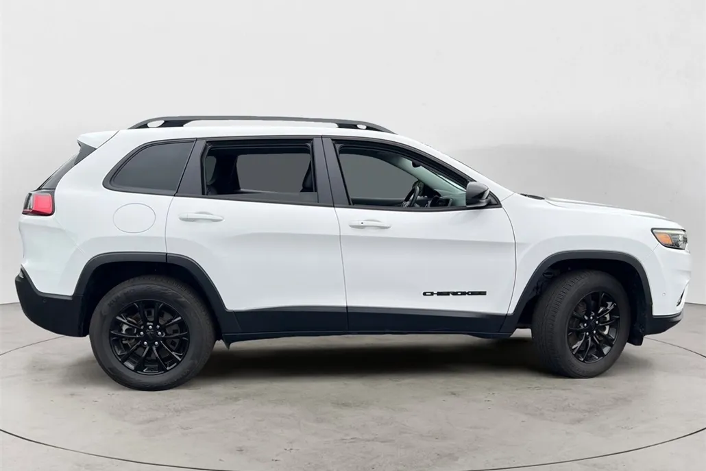 2023 Jeep Cherokee Altitude photo 1
