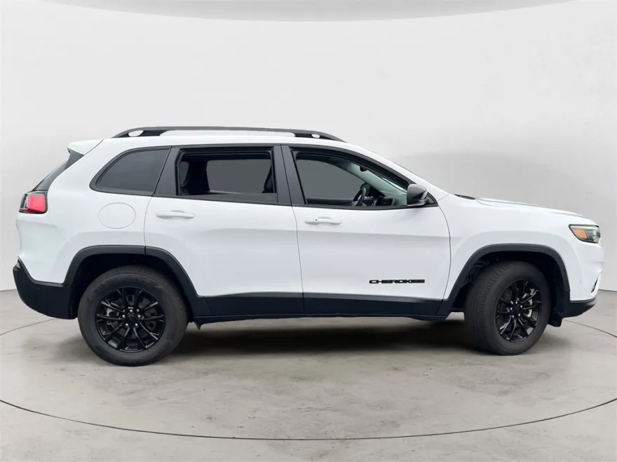 2023 Jeep Cherokee Altitude photo 1
