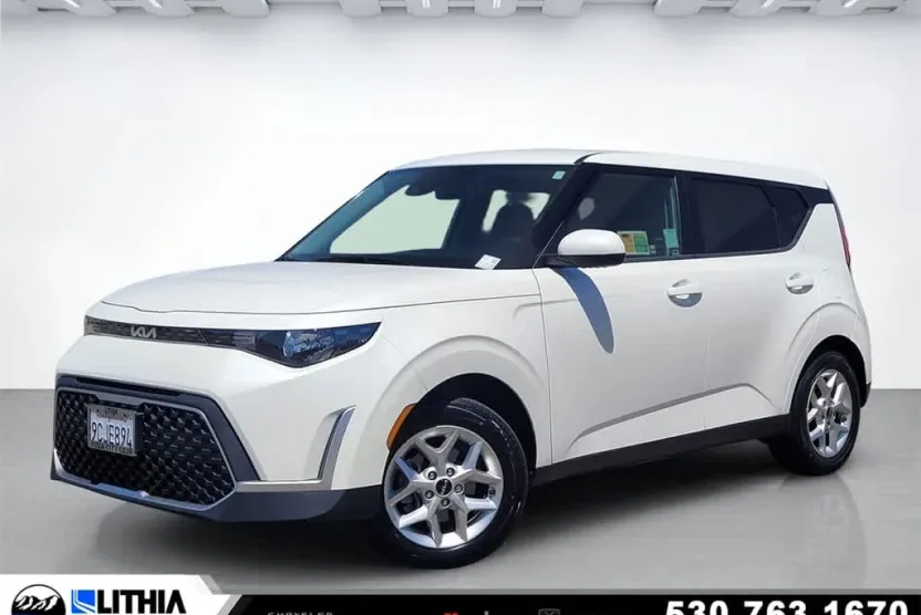 2023 Kia Soul LX photo 1