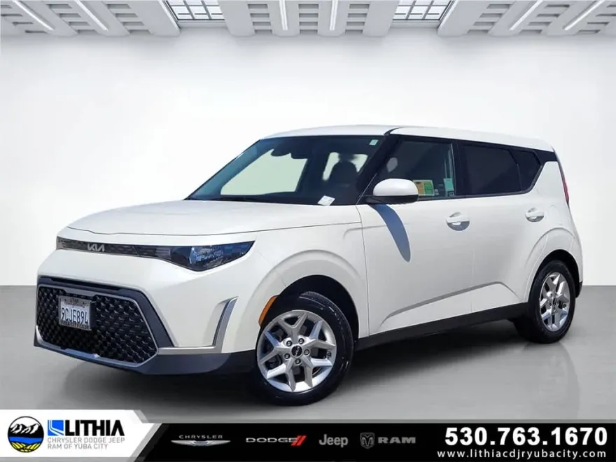 2023 Kia Soul LX photo 1