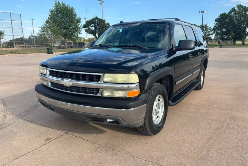 2004 Chevrolet Suburban 1500 LS photo 1